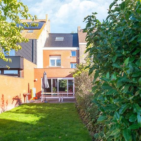 Spacious Holiday Home With Garden Nieuwpoort Esterno foto
